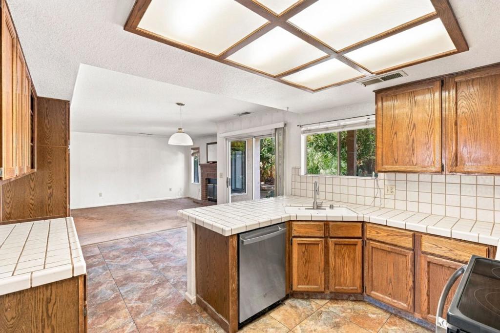 1014 Neal St, Los Banos, CA 93635