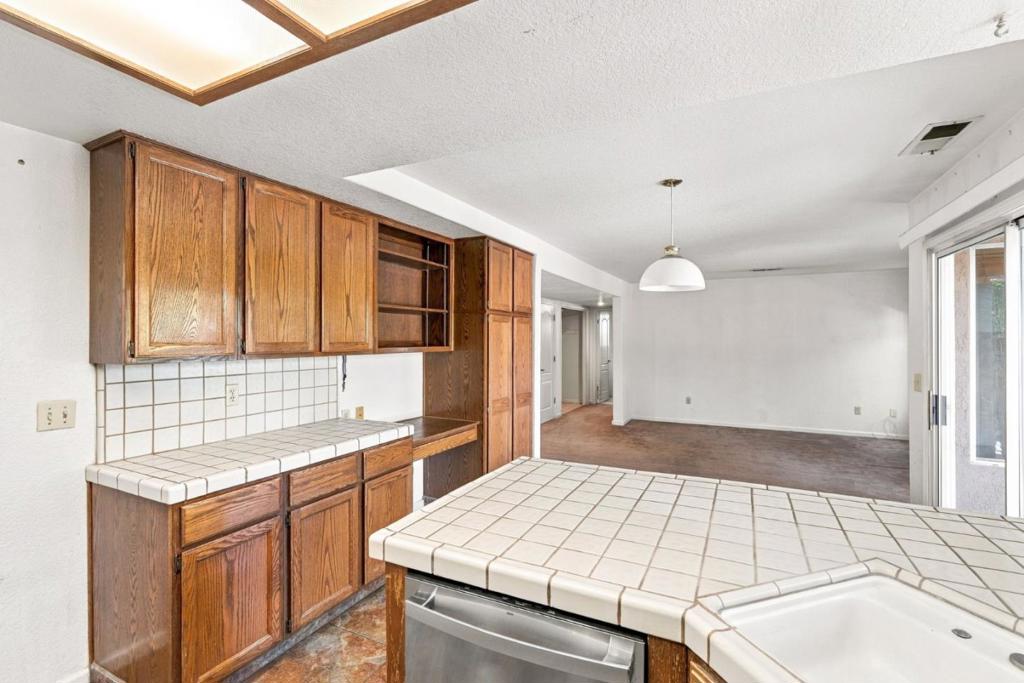 1014 Neal St, Los Banos, CA 93635