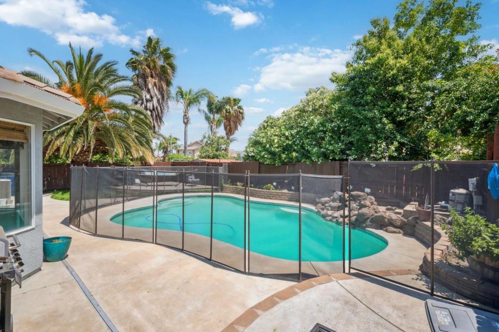 1009 Garden St, Los Banos, CA 93635