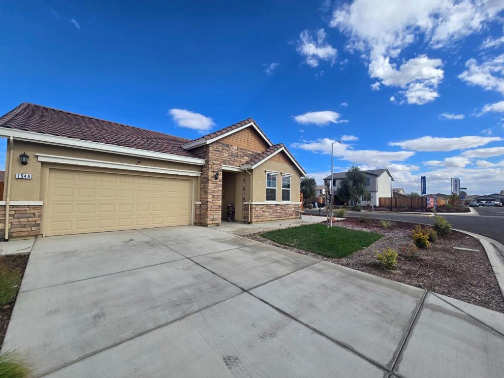 1948 Mastrangelo St, Los Banos, CA 93635