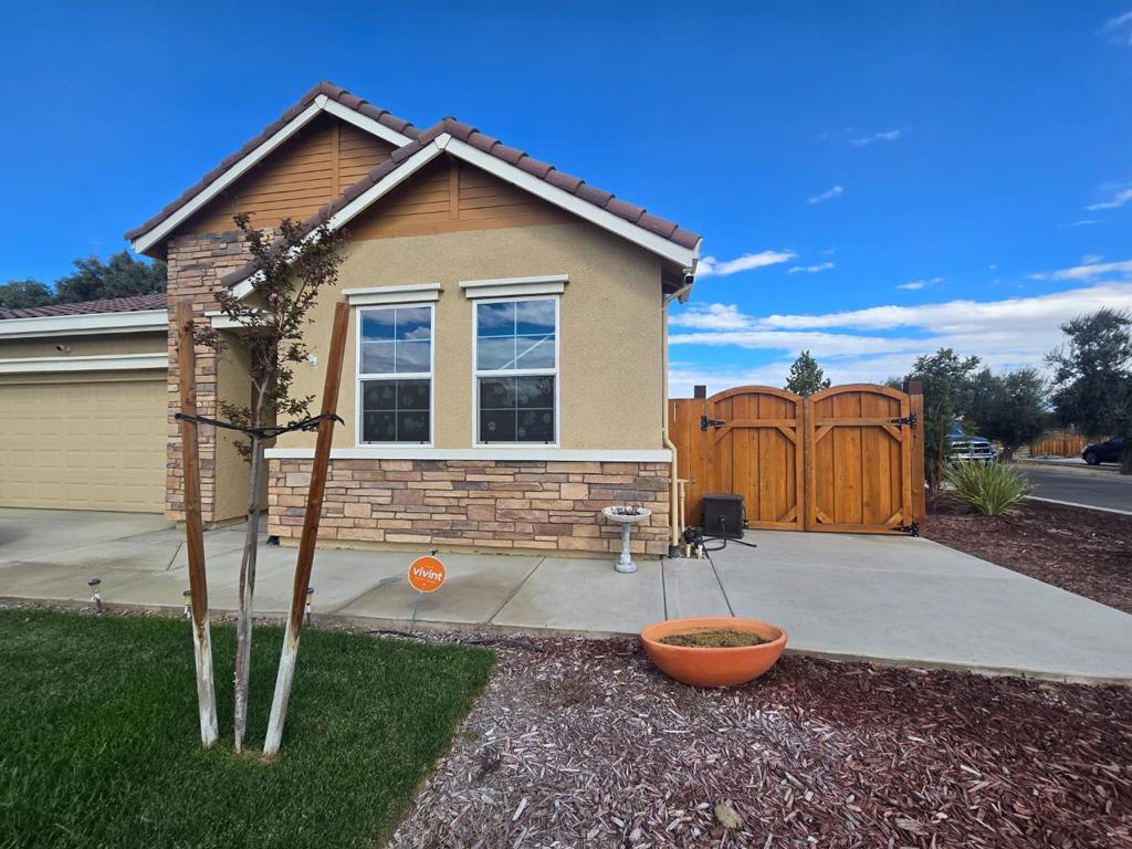 1948 Mastrangelo St, Los Banos, CA 93635