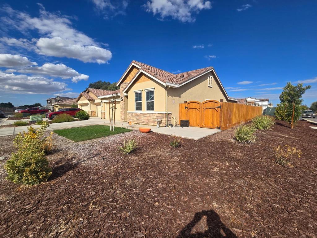 1948 Mastrangelo St, Los Banos, CA 93635