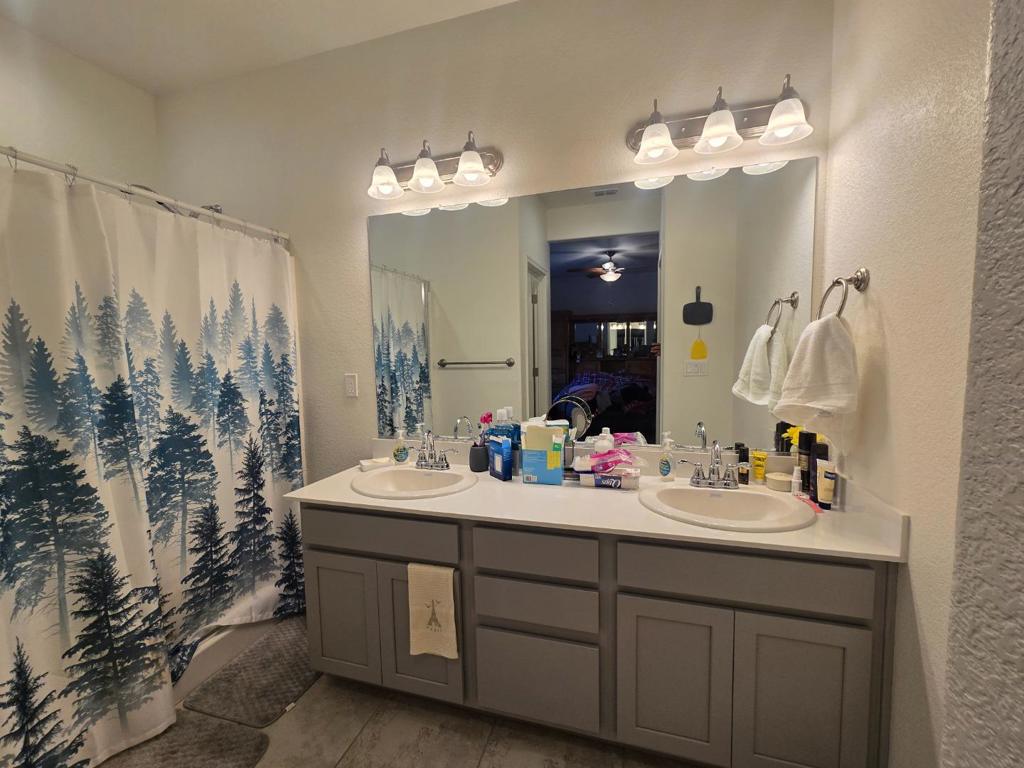 1948 Mastrangelo St, Los Banos, CA 93635