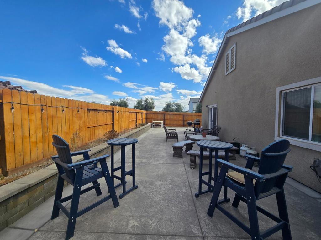 1948 Mastrangelo St, Los Banos, CA 93635