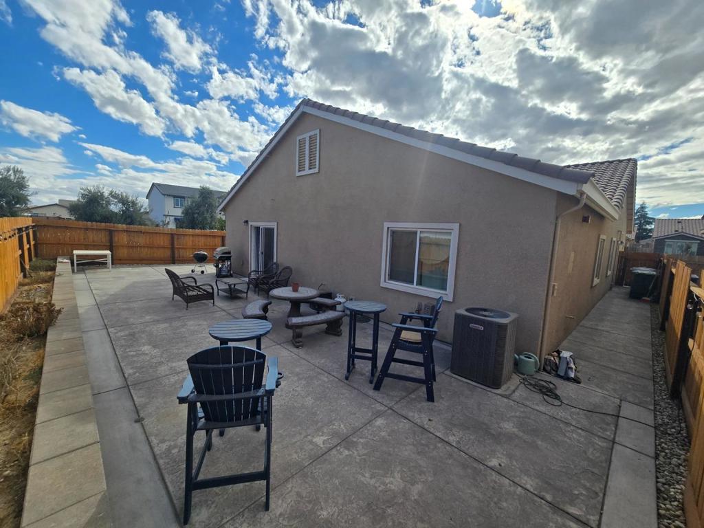 1948 Mastrangelo St, Los Banos, CA 93635