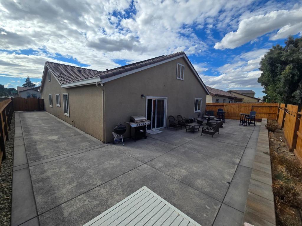 1948 Mastrangelo St, Los Banos, CA 93635