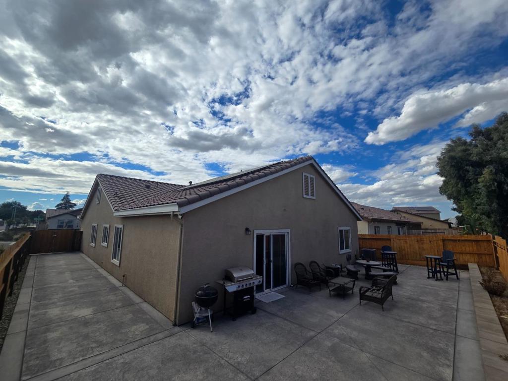 1948 Mastrangelo St, Los Banos, CA 93635