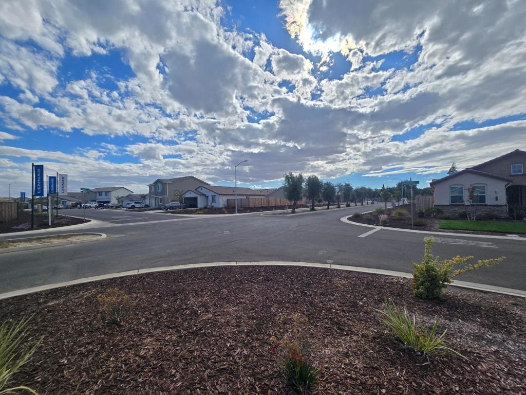 1948 Mastrangelo St, Los Banos, CA 93635