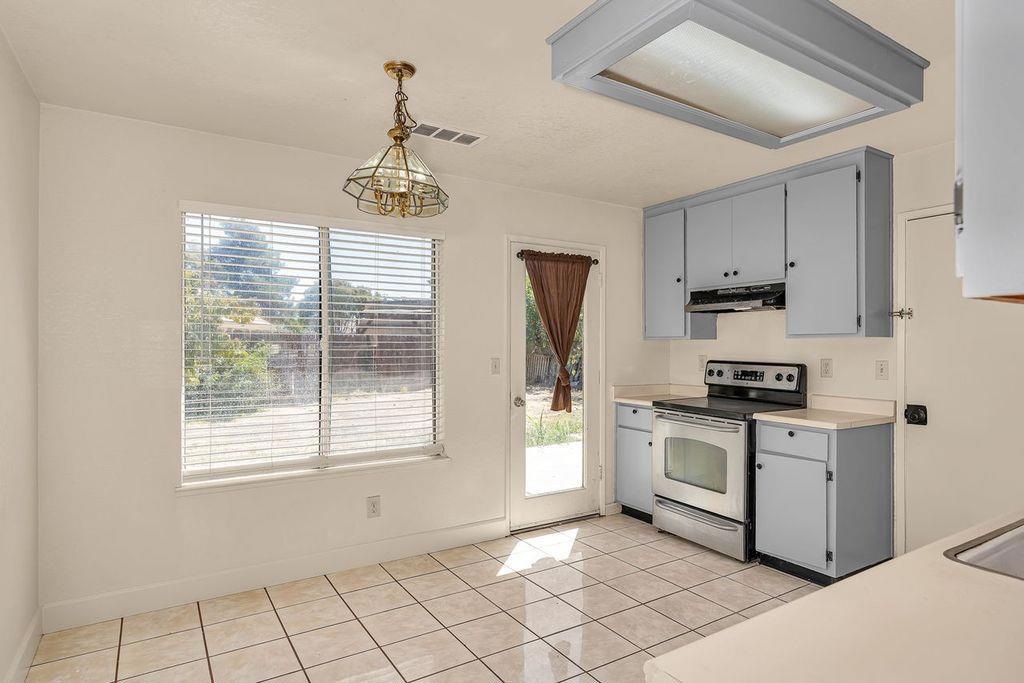 108 Friggs Ct, Los Banos, CA 93635