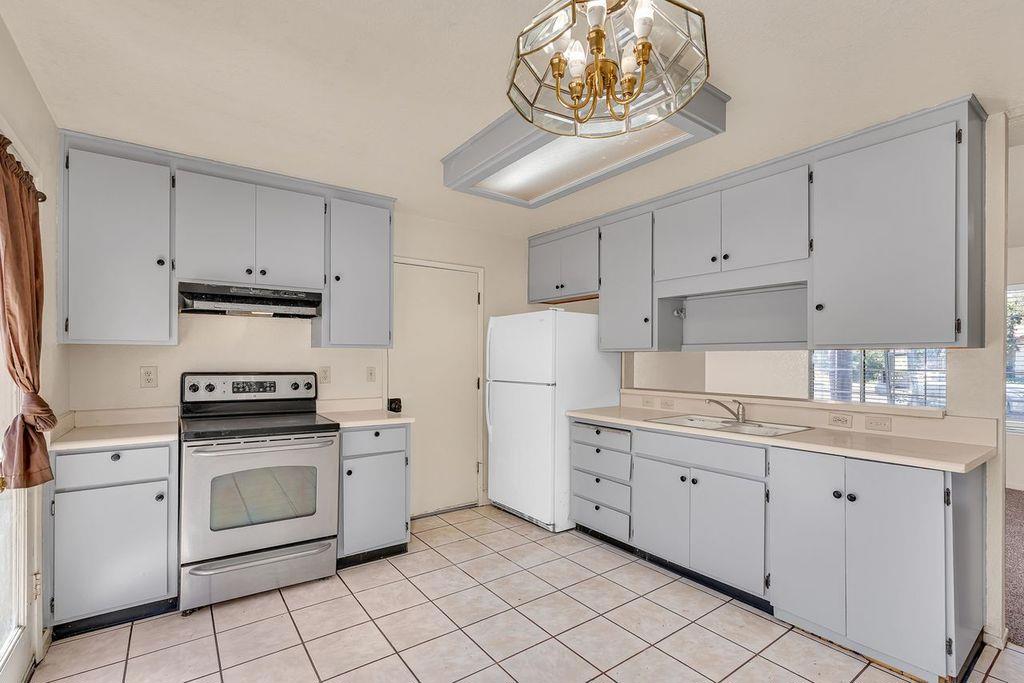 108 Friggs Ct, Los Banos, CA 93635