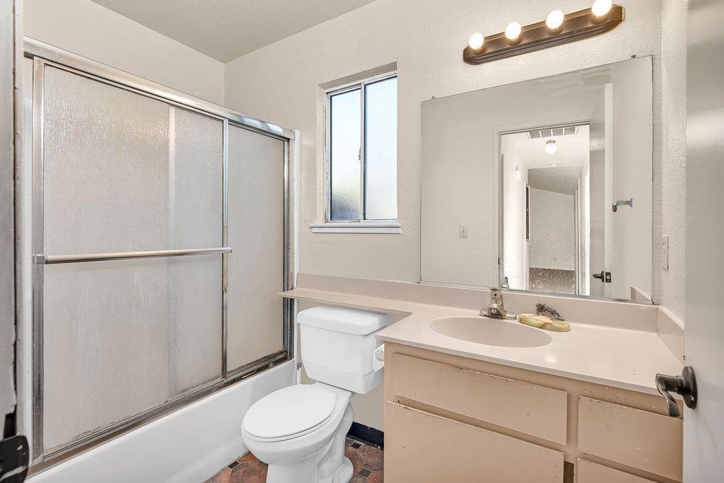 108 Friggs Ct, Los Banos, CA 93635