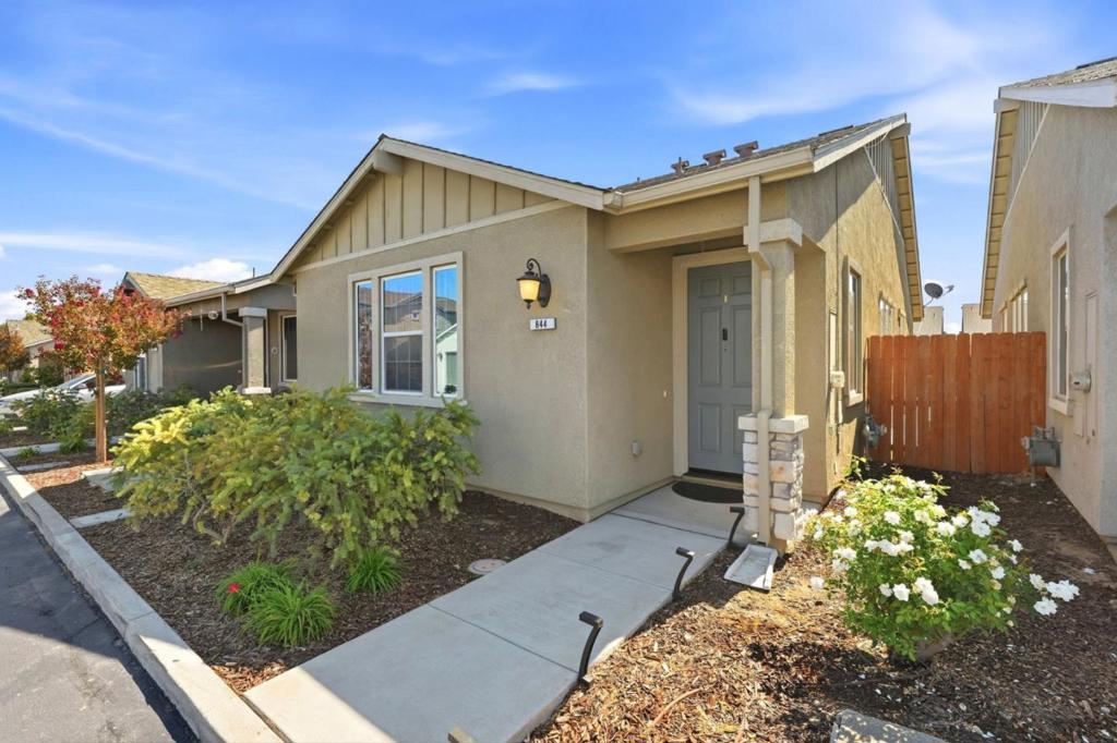 844 Castellona Dr, Newman, CA 95360