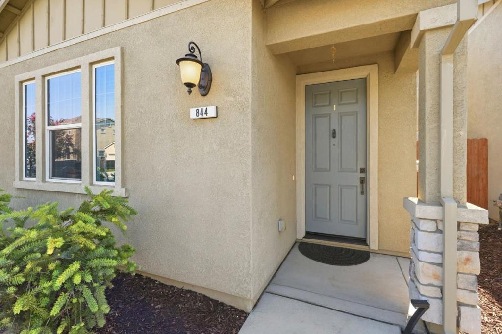844 Castellona Dr, Newman, CA 95360