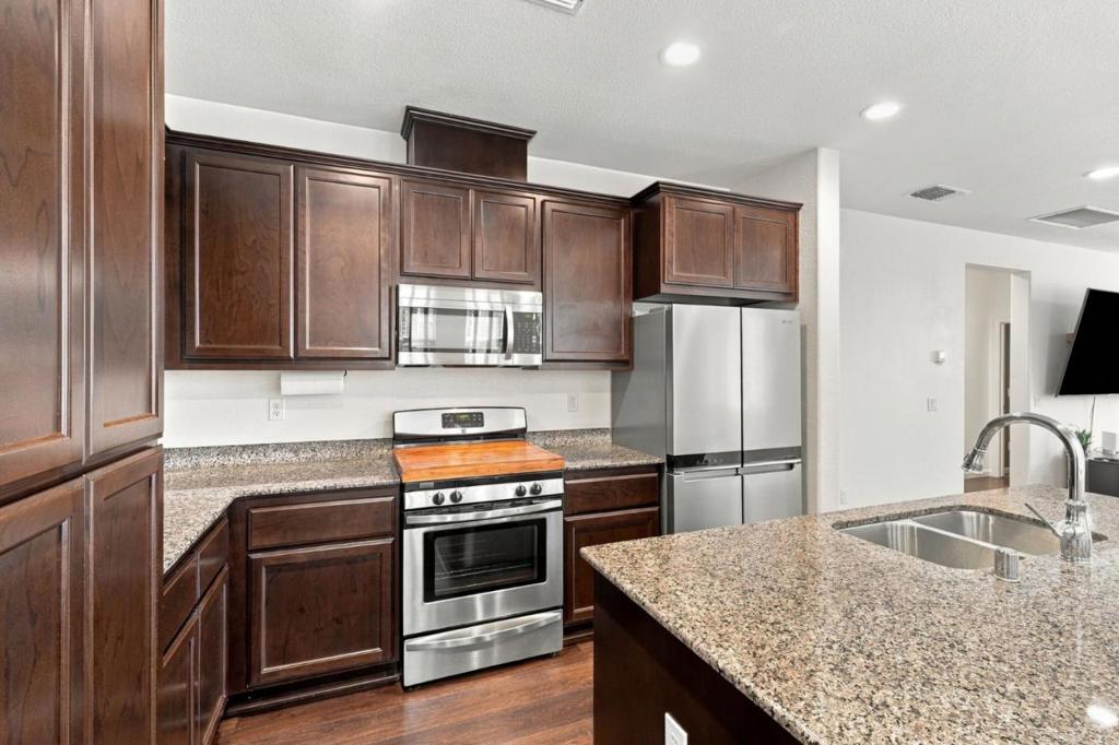 844 Castellona Dr, Newman, CA 95360