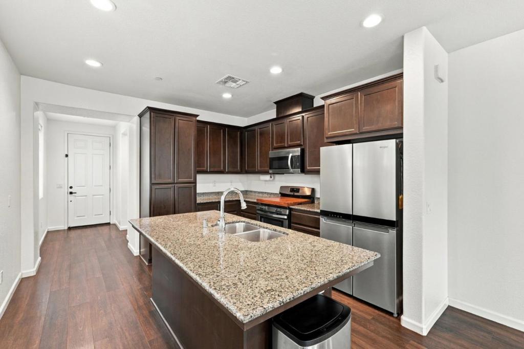 844 Castellona Dr, Newman, CA 95360