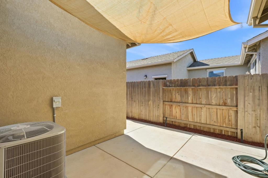 844 Castellona Dr, Newman, CA 95360