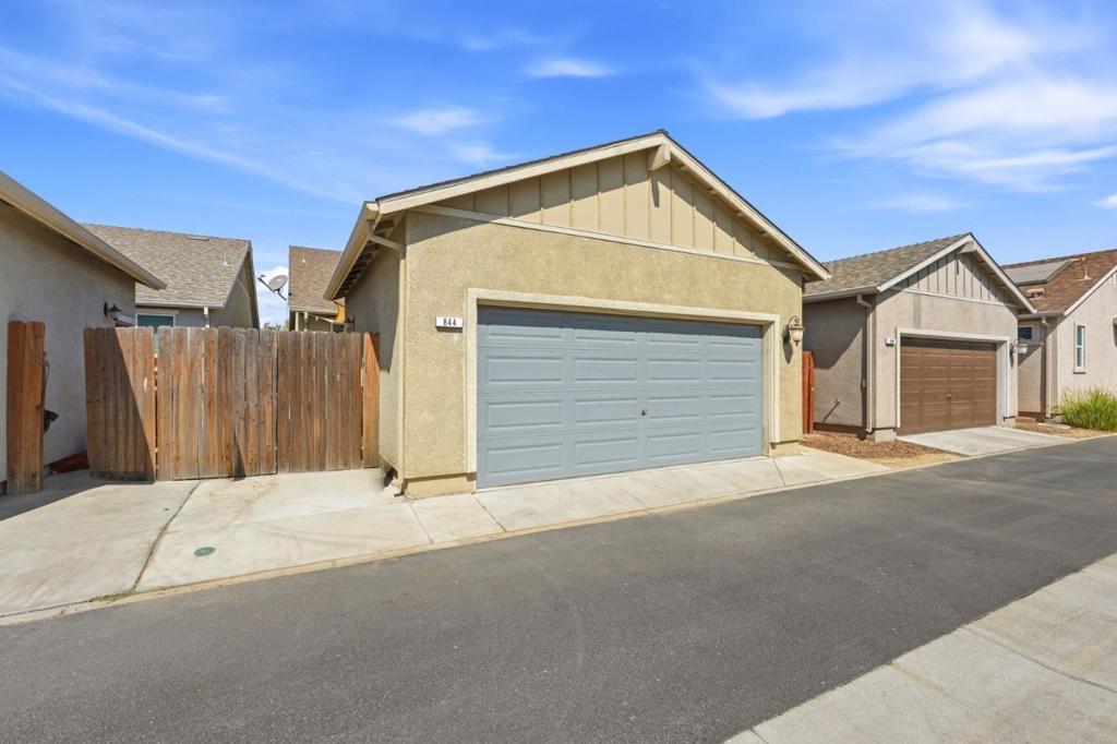 844 Castellona Dr, Newman, CA 95360