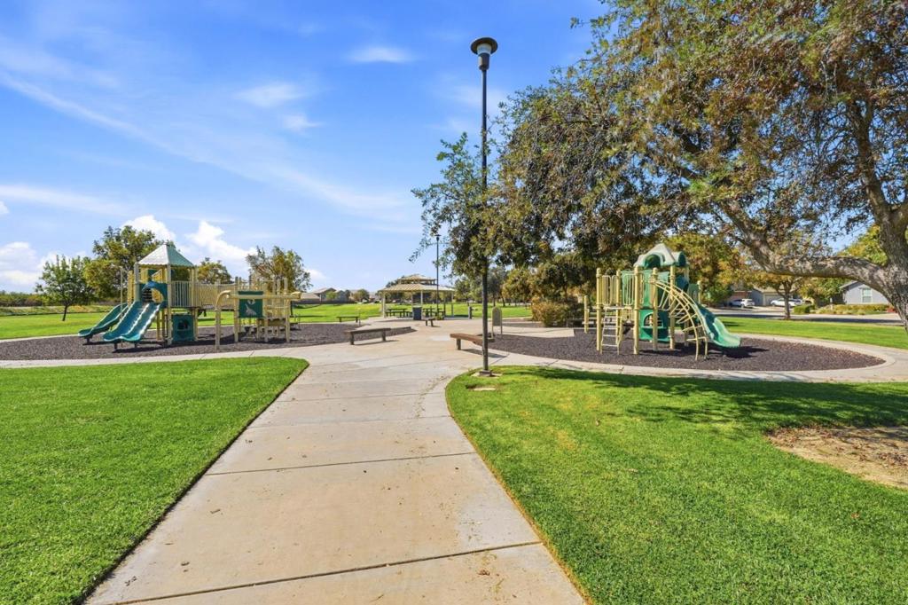 844 Castellona Dr, Newman, CA 95360