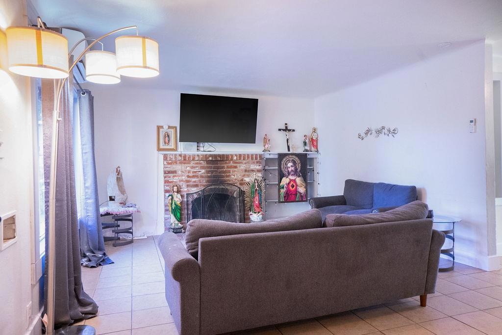 1569 Normandy Dr, Modesto, CA 95351