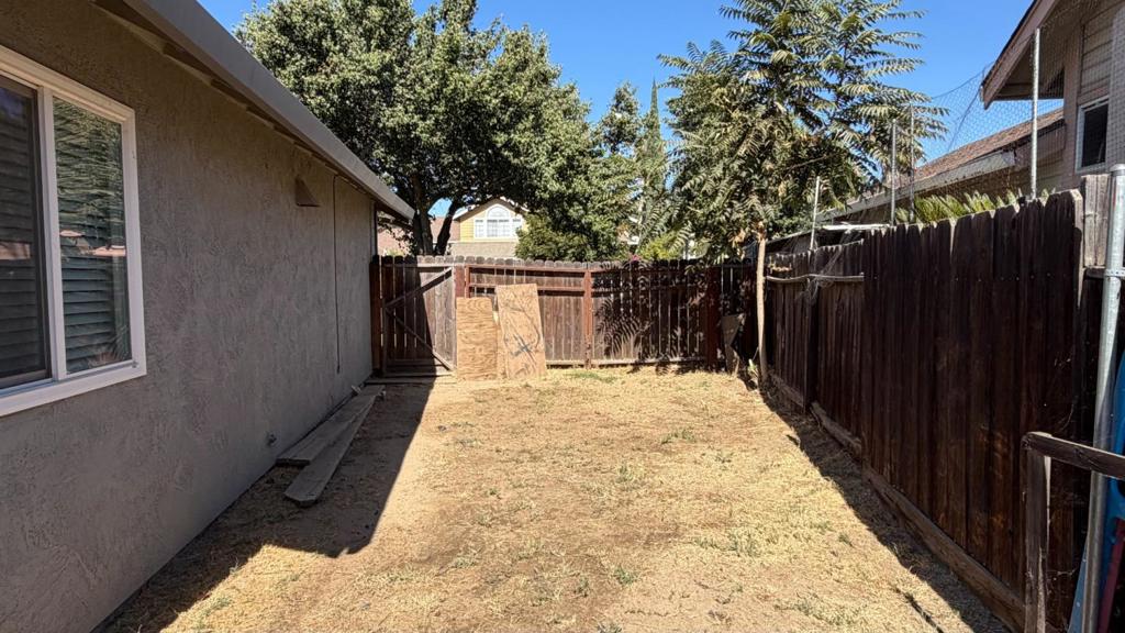 1616 Ironside Dr, Modesto, CA 95358