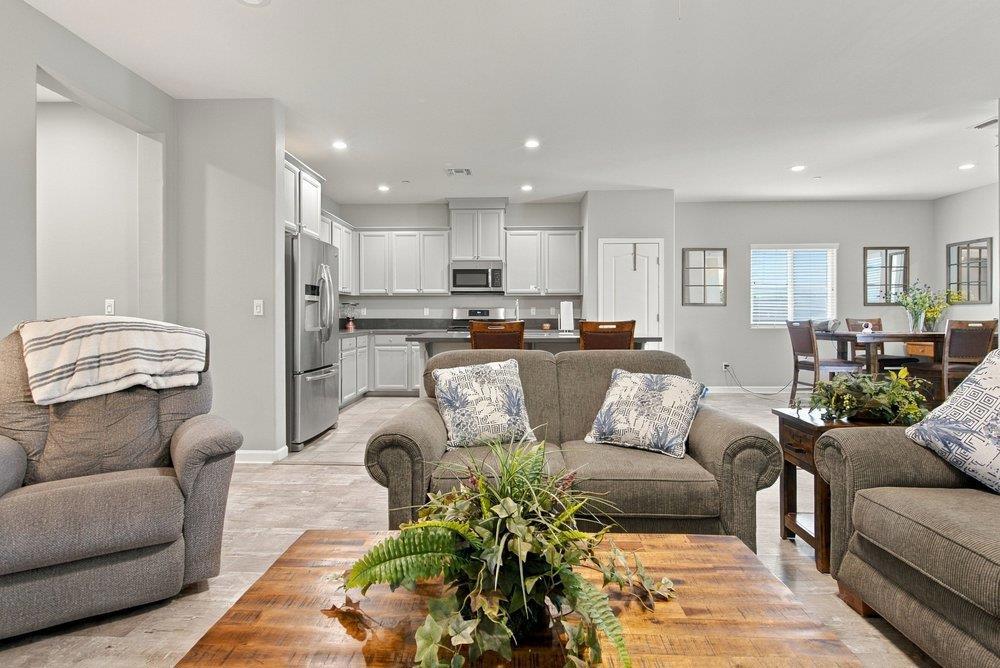 863 Fritz Dr, Los Banos, CA 93635