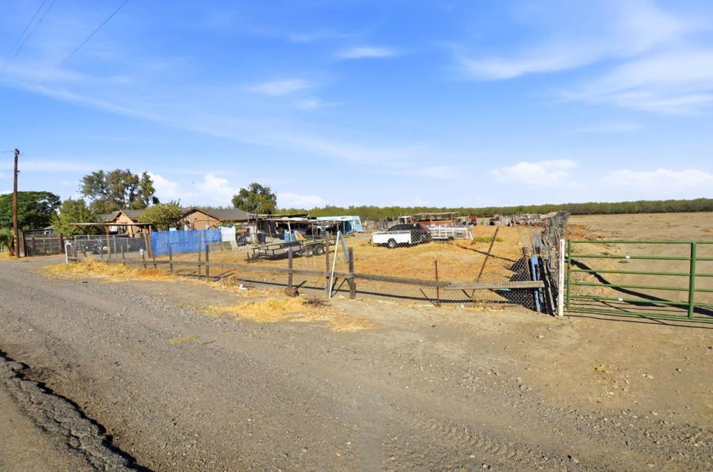 16700 Ward Rd, Los Banos, CA 93635
