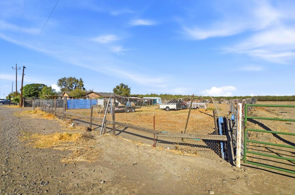 16700 Ward Rd, Los Banos, CA 93635
