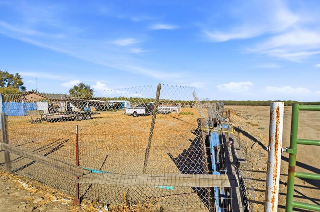16700 Ward Rd, Los Banos, CA 93635