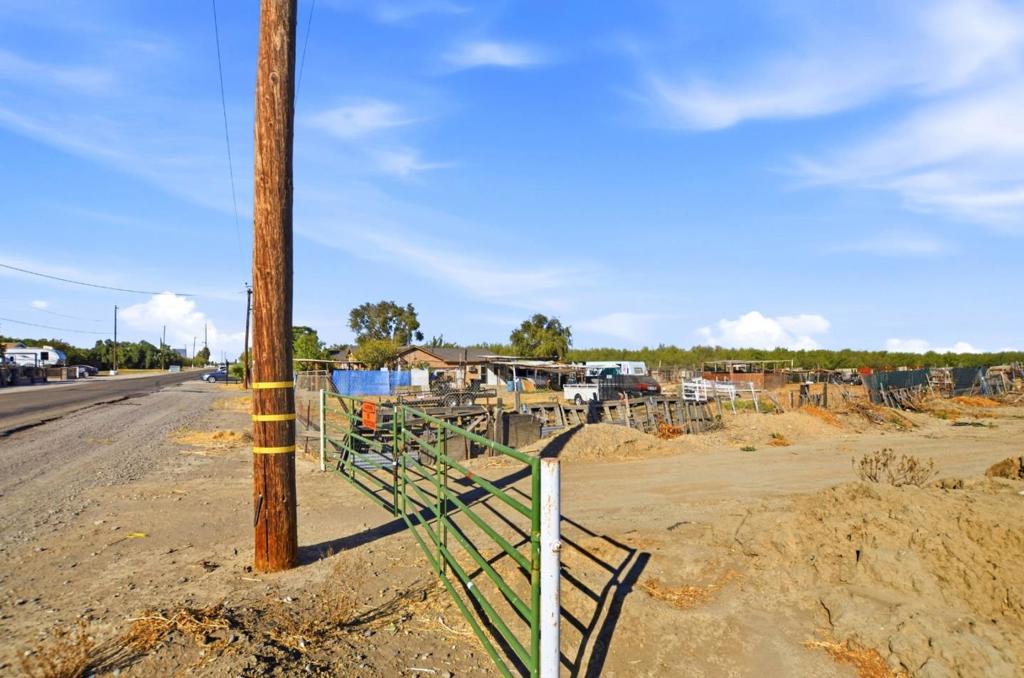 16700 Ward Rd, Los Banos, CA 93635