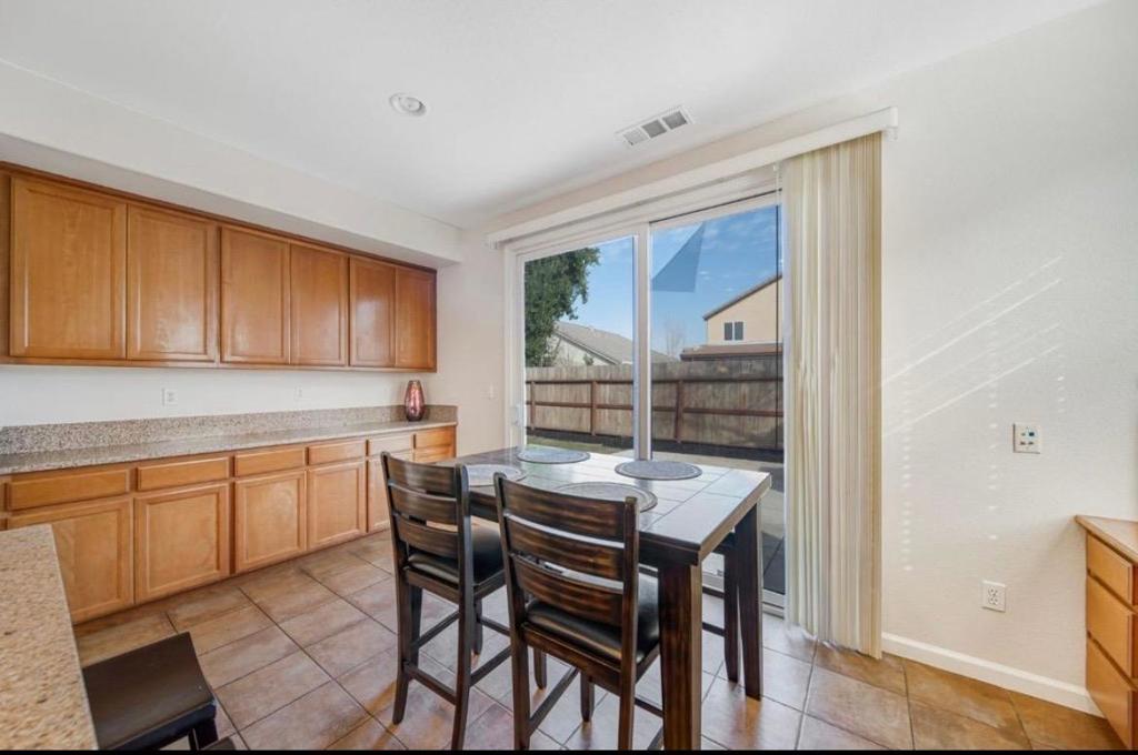 1648 Bermuda Ln, Manteca, CA 95337