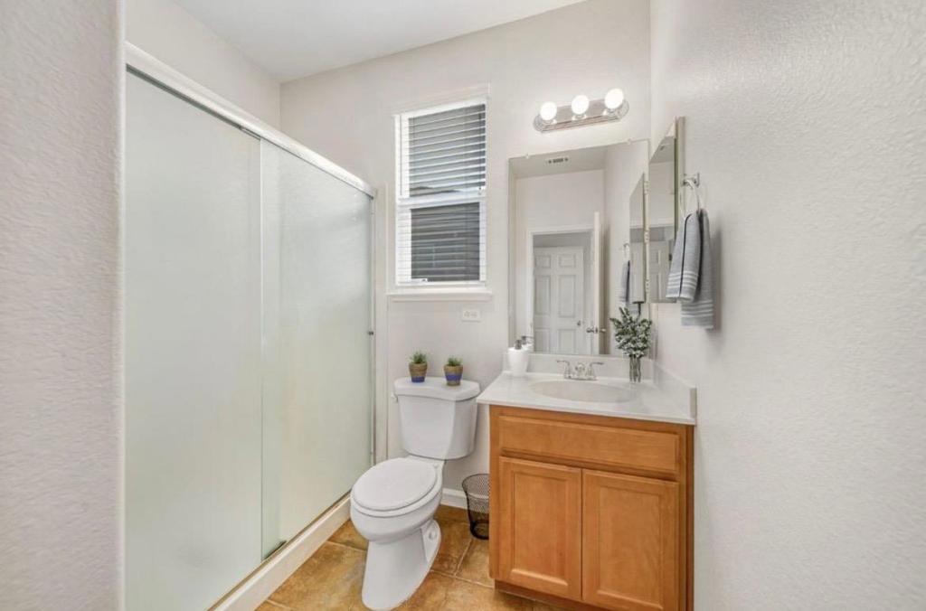 1648 Bermuda Ln, Manteca, CA 95337