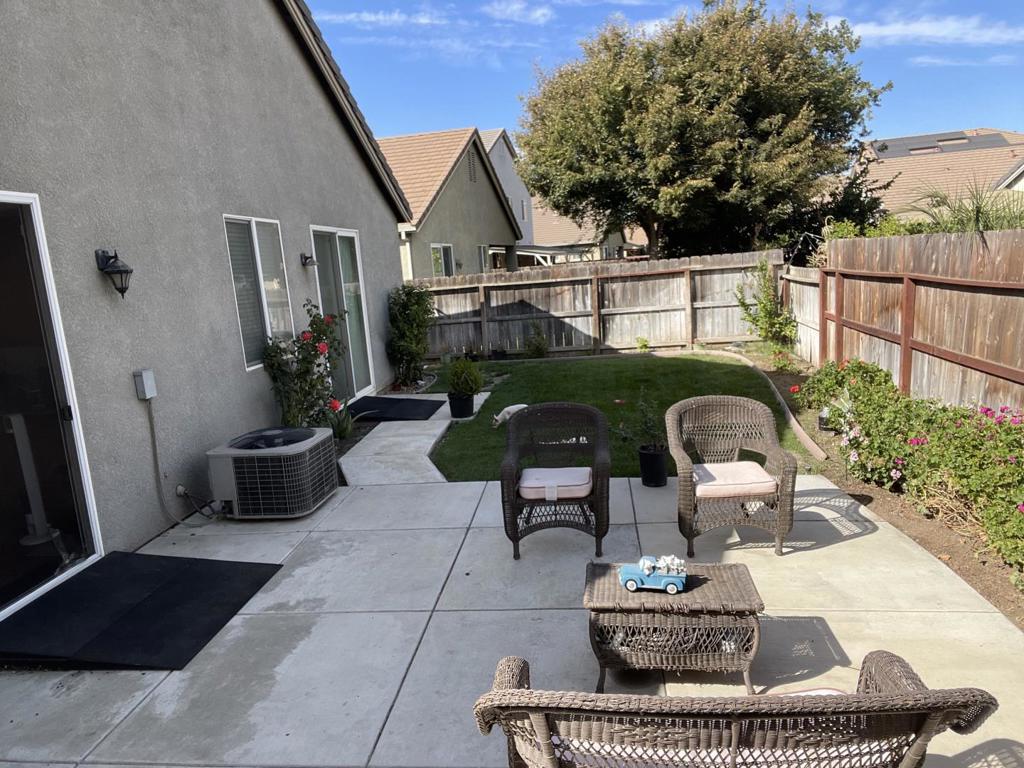 1648 Bermuda Ln, Manteca, CA 95337