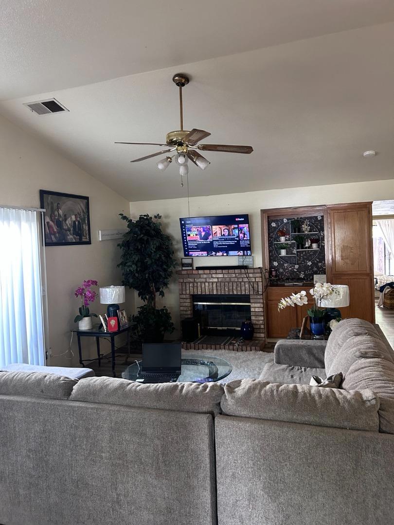 3074 W Queens Cir, Merced, CA 95340