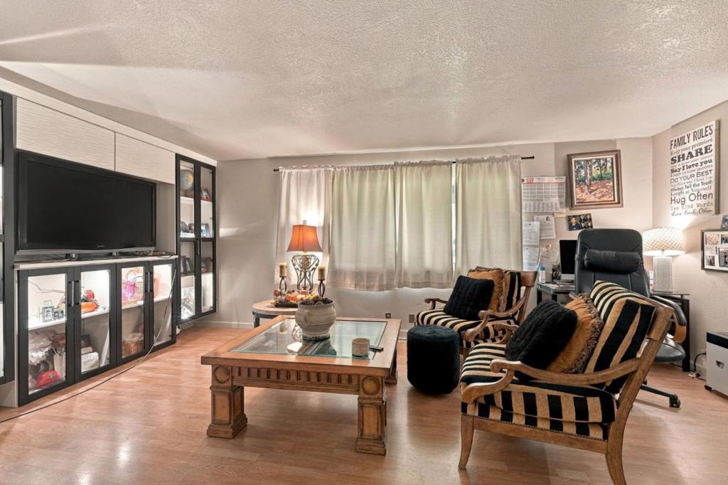 607 N 4th St, Patterson, CA 95363