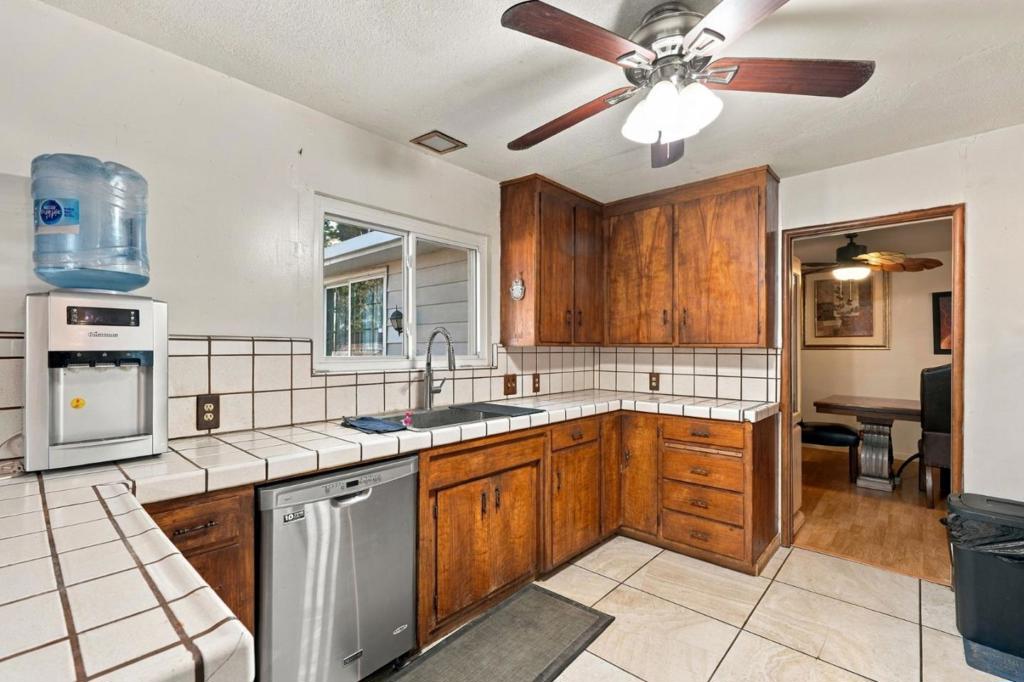 607 N 4th St, Patterson, CA 95363