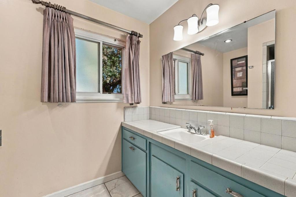 607 N 4th St, Patterson, CA 95363