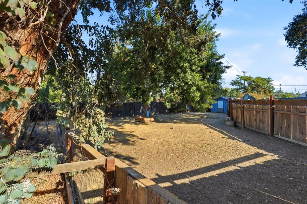 607 N 4th St, Patterson, CA 95363