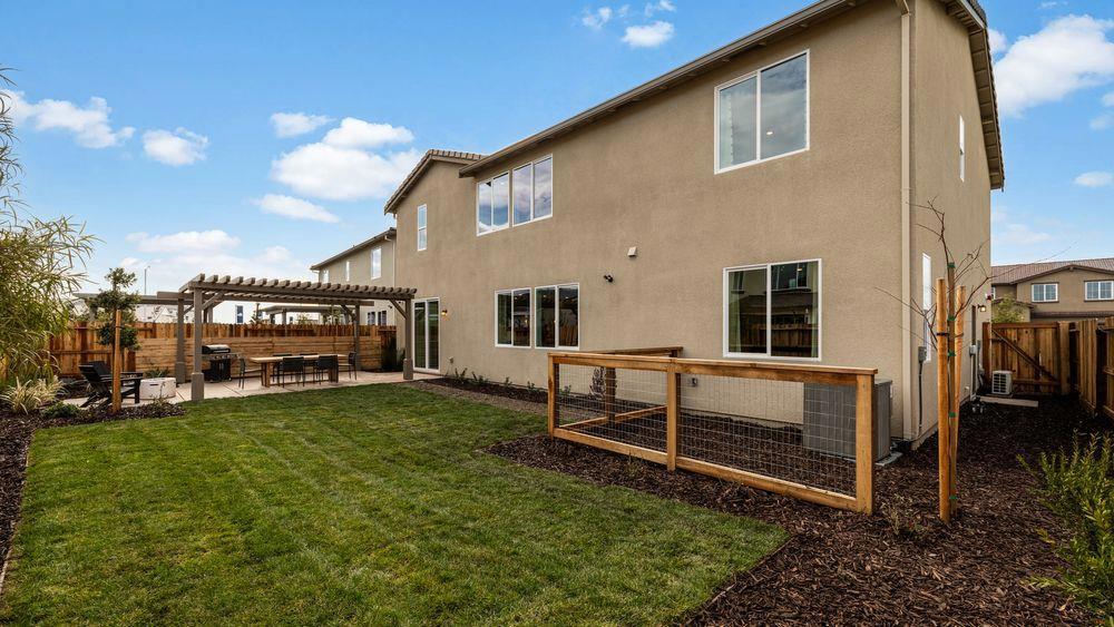 3233 Oak Trail Dr, Manteca, CA 95337