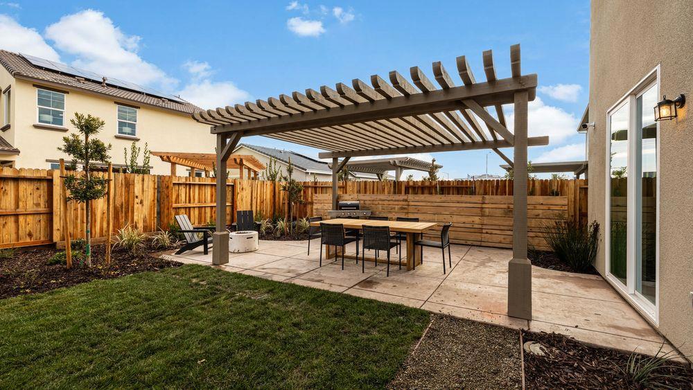 3233 Oak Trail Dr, Manteca, CA 95337