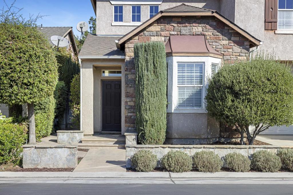4129 W Cherry Tree Ln, Fresno, CA 93722
