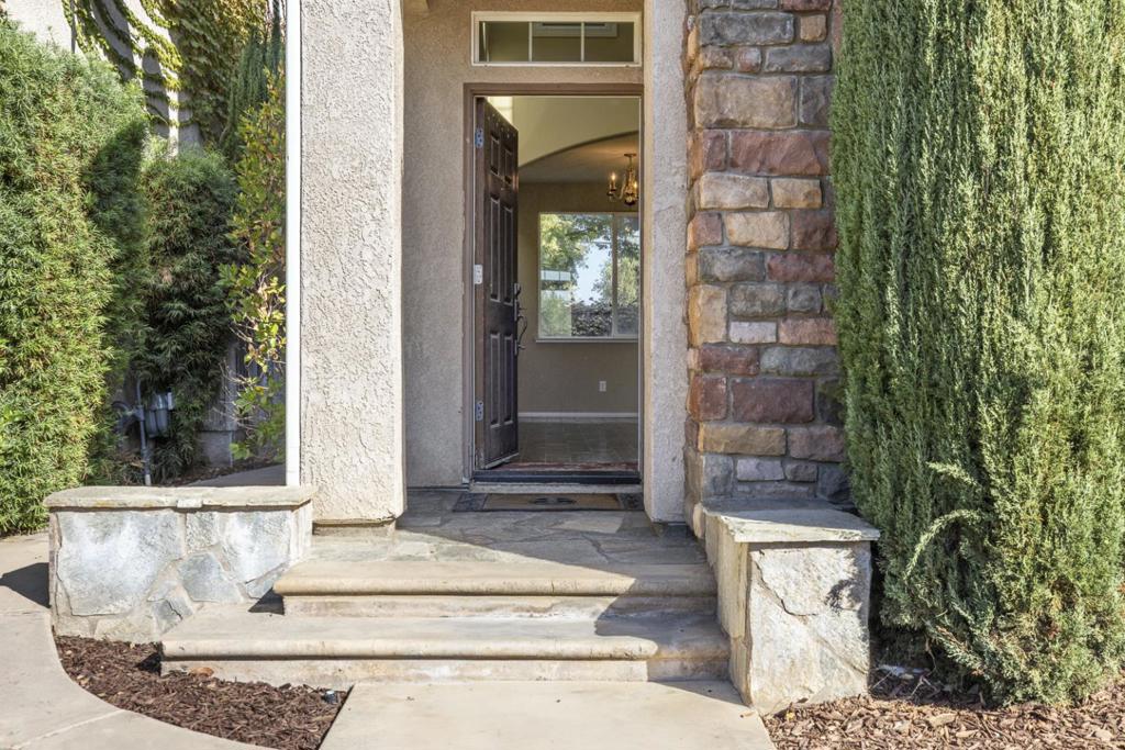 4129 W Cherry Tree Ln, Fresno, CA 93722