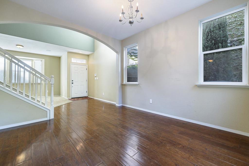 4129 W Cherry Tree Ln, Fresno, CA 93722