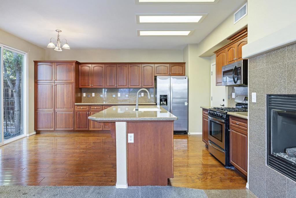4129 W Cherry Tree Ln, Fresno, CA 93722