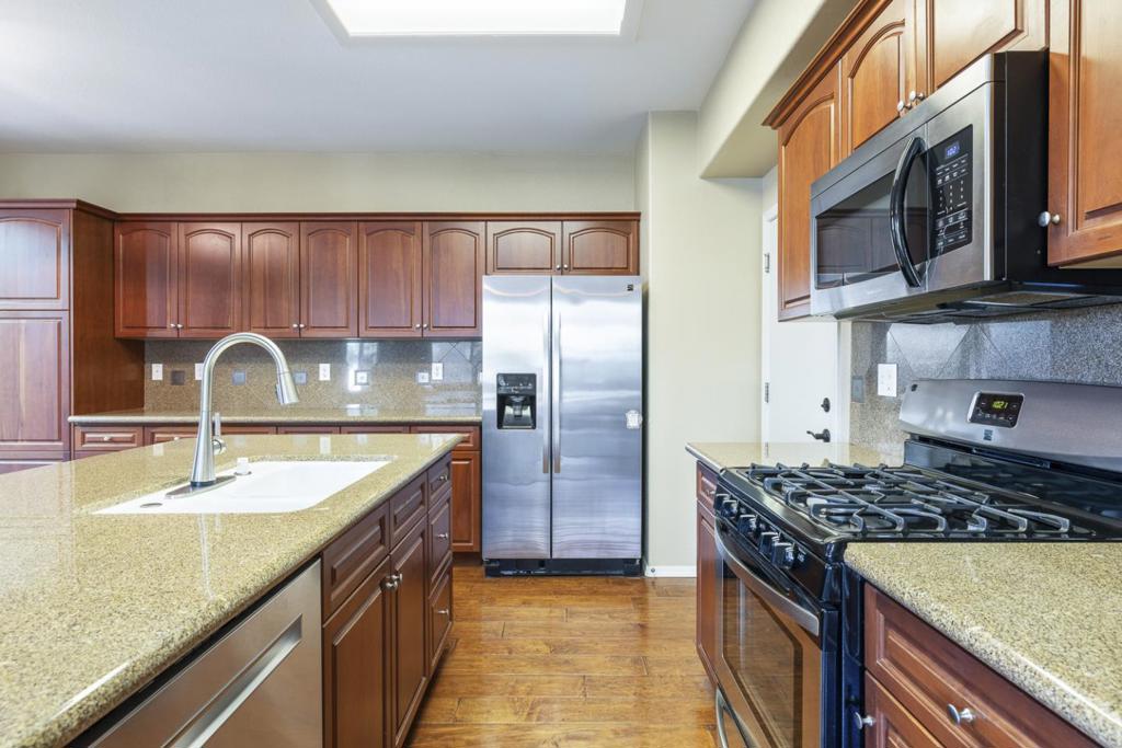 4129 W Cherry Tree Ln, Fresno, CA 93722