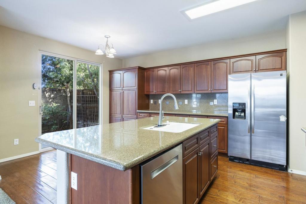 4129 W Cherry Tree Ln, Fresno, CA 93722