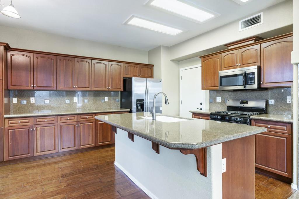4129 W Cherry Tree Ln, Fresno, CA 93722