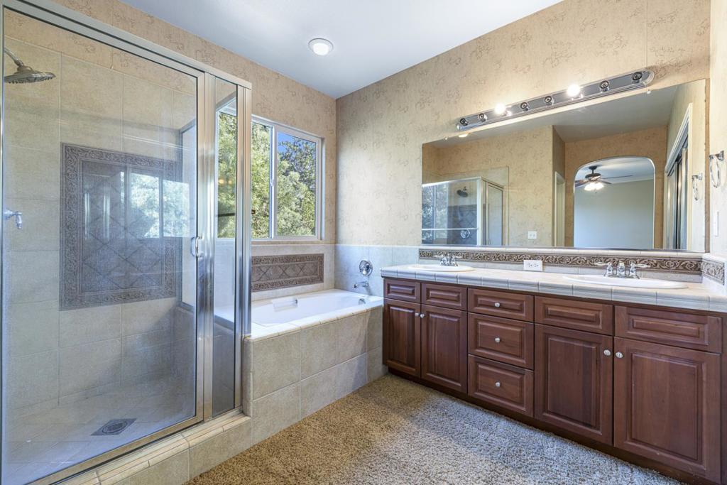 4129 W Cherry Tree Ln, Fresno, CA 93722