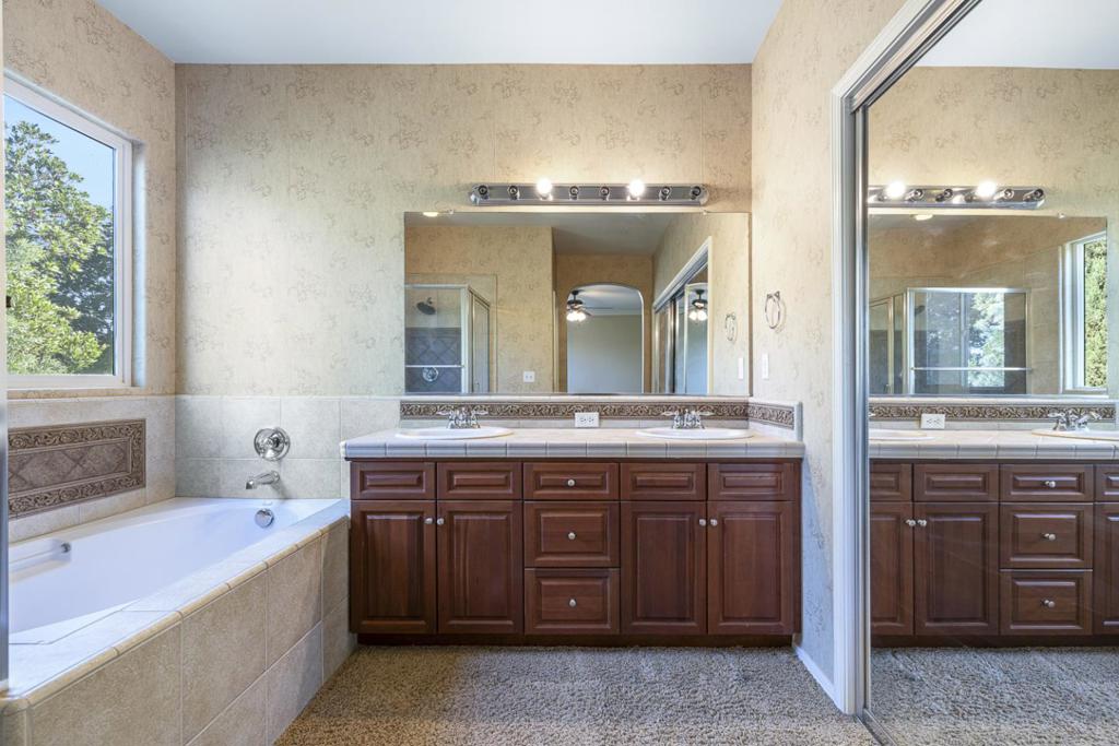 4129 W Cherry Tree Ln, Fresno, CA 93722