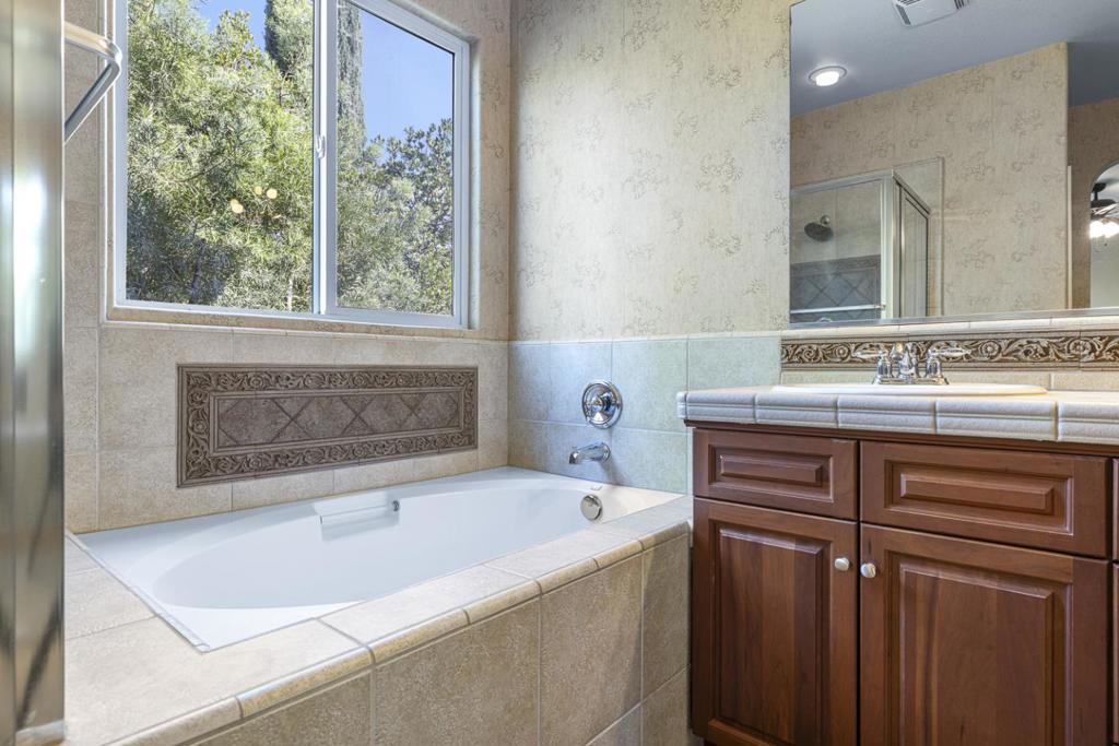 4129 W Cherry Tree Ln, Fresno, CA 93722