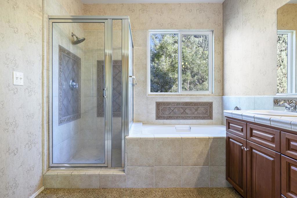 4129 W Cherry Tree Ln, Fresno, CA 93722